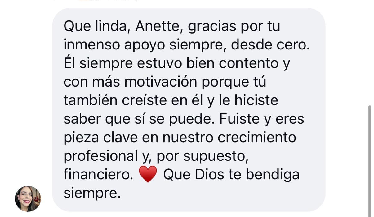 Mensaje de una clienta sobre su crecimiento profesional y financiero